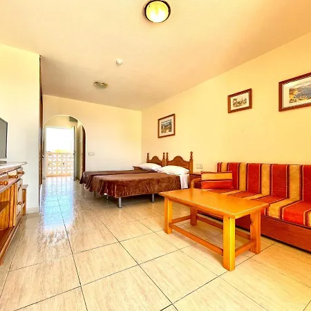 Family Studio, Wifi, Heated Pool, Tenerife South * Costa del Silencio