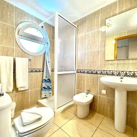 Family Studio, Wifi, Heated Pool, Tenerife South Lejlighed